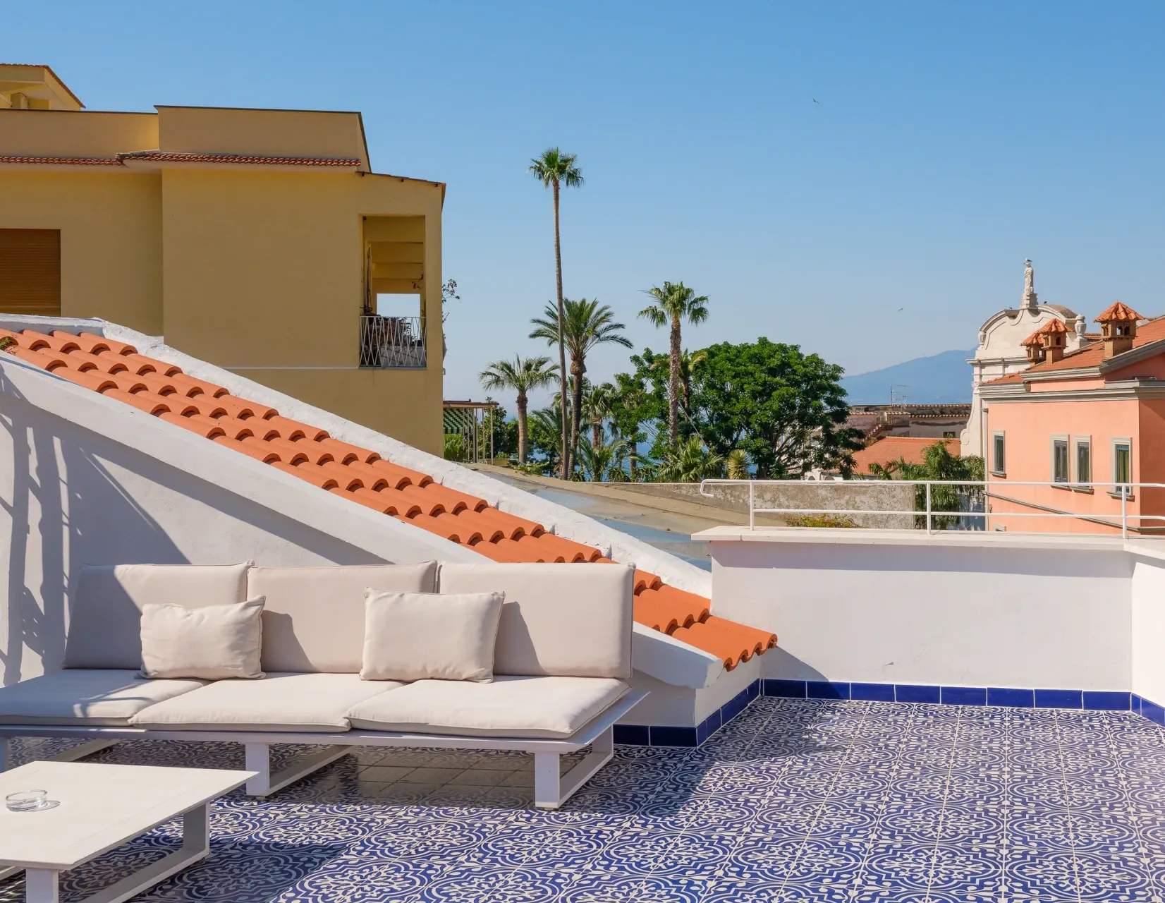 Apartment with terrace-1