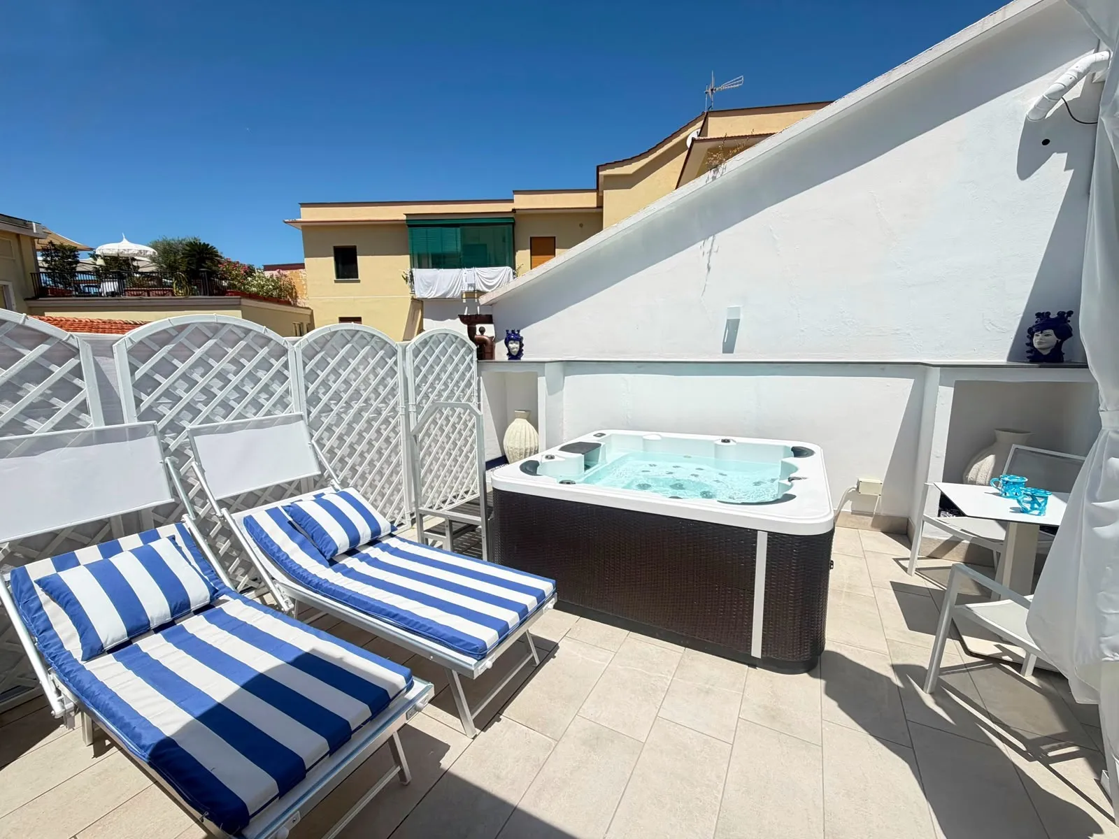 Deluxe Room with Jacuzzi-3